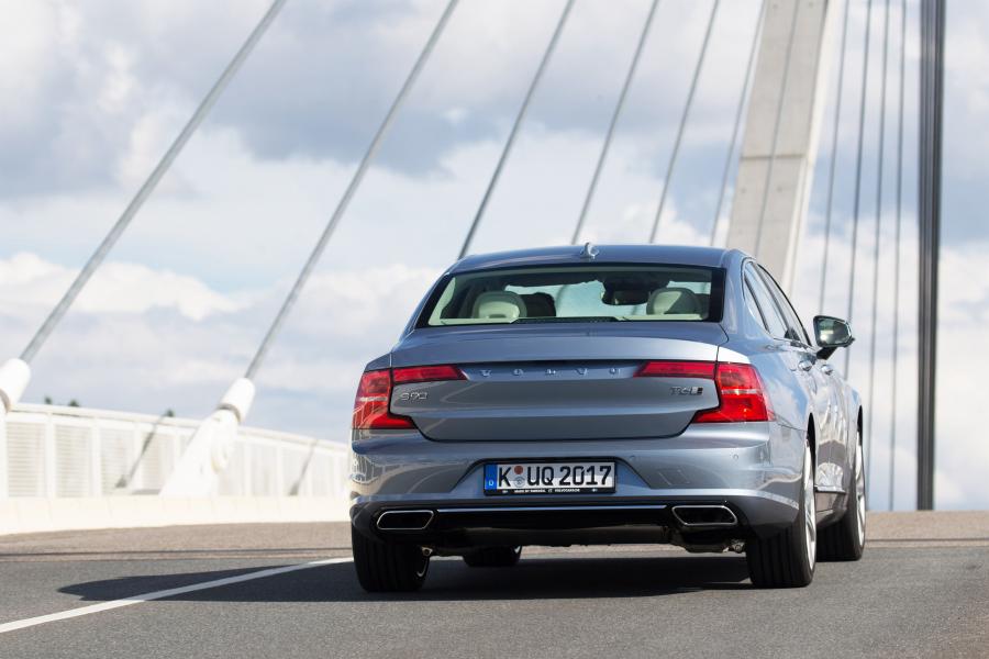 Volvo S90 T6 Inscription 2016 года  (фото 2 из 84)